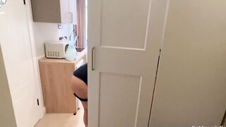 I could not pay the courier with cash, I had to look for another solution. Sex with a courier