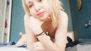 I performance my Bombshell holes and masturbate with tender finger fucked to orgasm