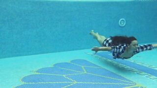Beauty long butt european MILF Sazan underwater erotics
