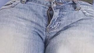 The beauty african hoe loves holding a big penis into her mouth