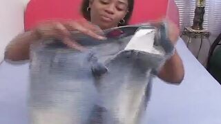 The beauty african hoe loves holding a big penis into her mouth