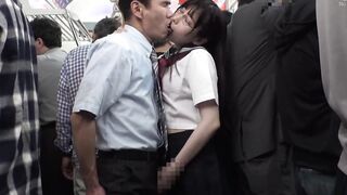 An Accidental Kiss Changes Her! Drooling and Sucking Off on the Lips of This Tongue-enjoying Schxxlgirl Vol.one