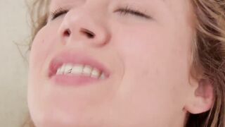 Michell give the dick grind with her mouth and twat