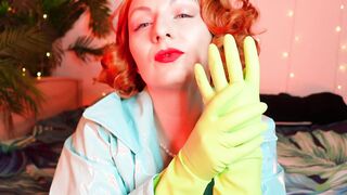 Solo babe masturbation - milf into household GLOVES bdsm movie