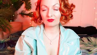 Solo babe masturbation - milf into household GLOVES bdsm movie