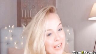 Blonde hot With Stunning Face Banging Her Holes