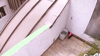 Hung stalker creampies ana rose into the shower