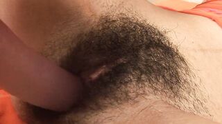 Braune Nippel behaarte Fotze und ein riessen Toy