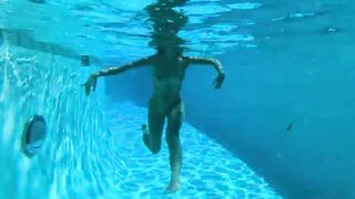 Camsoda - Amateur Teenie Masturbates Underwater With Favorite Toy