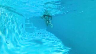Camsoda - Amateur Teenie Masturbates Underwater With Favorite Toy