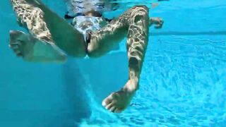 Camsoda - Amateur Teenie Masturbates Underwater With Favorite Toy
