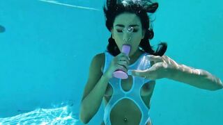 Camsoda - Amateur Teenie Masturbates Underwater With Favorite Toy