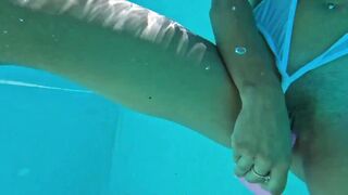 Camsoda - Amateur Teenie Masturbates Underwater With Favorite Toy