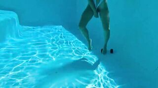 Camsoda - Amateur Teenie Masturbates Underwater With Favorite Toy