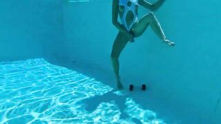 Camsoda - Amateur Teenie Masturbates Underwater With Favorite Toy