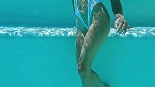 Camsoda - Amateur Teenie Masturbates Underwater With Favorite Toy