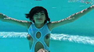 Camsoda - Amateur Teenie Masturbates Underwater With Favorite Toy
