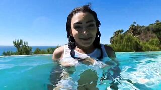 Camsoda - Amateur Teenie Masturbates Underwater With Favorite Toy