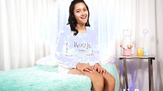 Solo hispanic eighteen Lia Ponce fondles her vagina