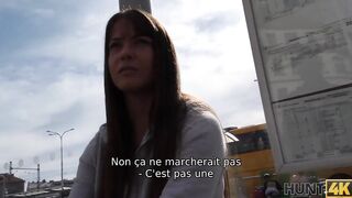 HUNT4K Gentleman trouve une pauvre fille ï¿½ la gare routiï¿½re et la frappe fort