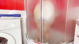 The stepson spies on his mother taking a shower. Anal sex