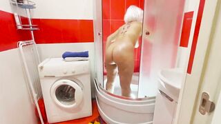 The stepson spies on his mother taking a shower. Anal sex