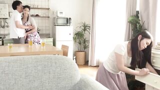 娘の彼氏に膣奥を突かれイキまくった母 西村保奈美