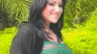 Marvellous expirienced dark haired whore fucking thick dick