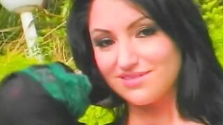 Marvellous expirienced dark haired whore fucking thick dick