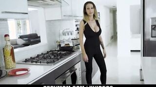 sexy stepmother (Mckenzie Lee) thinks this big penis is a Lollipop - PervMom