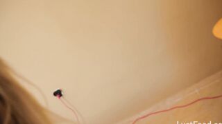 Good blonde teenie Ann Joy really knows how to screwed inside this private sex clip