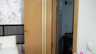 Perfect-milf Carlota and her HUMONGOUS BOOBIES catch random dudes over the phone