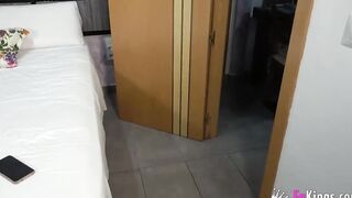 Perfect-milf Carlota and her HUMONGOUS BOOBIES catch random dudes over the phone
