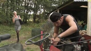 LA COCHONNE Beauty Mom Mia Wallace Tries Anal With A