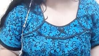 Desi punjab aunty talking filthy and showing her unshaved snatch to her customer