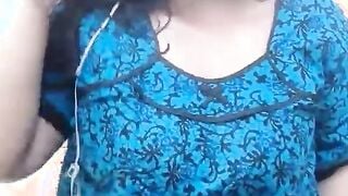 Desi punjab aunty talking filthy and showing her unshaved snatch to her customer