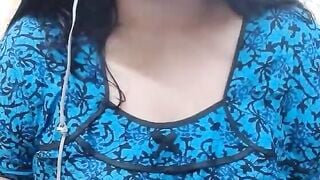 Desi punjab aunty talking filthy and showing her unshaved snatch to her customer
