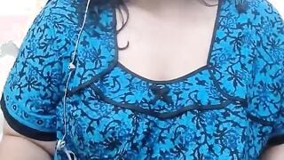 Desi punjab aunty talking filthy and showing her unshaved snatch to her customer