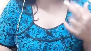 Desi punjab aunty talking filthy and showing her unshaved snatch to her customer