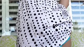 Slender 18 yo vibrators her tight soak snatch