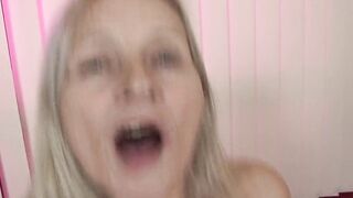 Old Mama knows how sucking off dicks