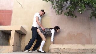 Estudiantes del turno de la mañana del grupo D se escapan de la escuela para ir a follar