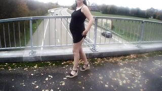 Flashing on a bridge (one)