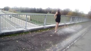 Flashing on a bridge (one)