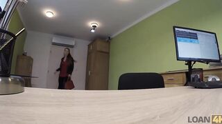 LOAN4K Une rousse sï¿½duisante veut une clinique vï¿½tï¿½rinaire et sait comment l'obtenir