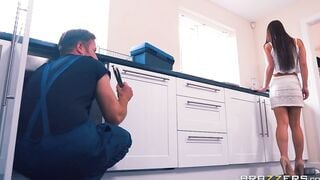 Taylor Sands Gets her Pipes Cleaned - Brazzers