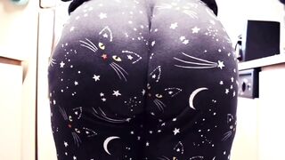 Humongous Booty Milf Cat Leggings Butt Wedgie Compilation