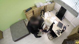 LOAN4K. Women vuole aprire un negozio online, quindi perchï¿½ scopa