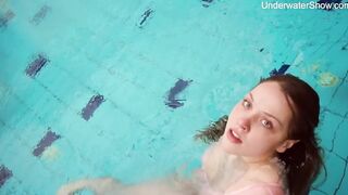 Swimming pool beauty Simonna gets nude