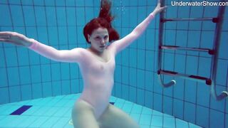 Swimming pool beauty Simonna gets nude